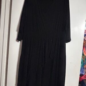 torrid Black 3/4 Length Sleeve V-Neck Midi Dress
